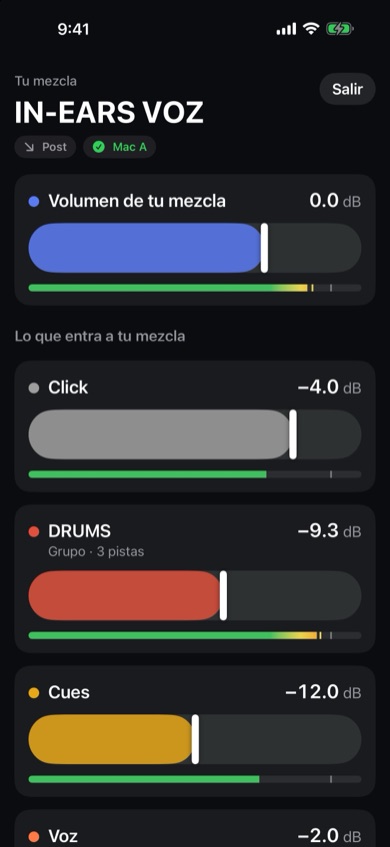 AbleSync Monitor en un iPhone: la mezcla IN-EARS VOZ, conectada a la Mac A. Arriba el volumen de la mezcla y debajo los canales Click, DRUMS (un grupo de 3 pistas), Cues y Voz, cada uno con su fader, su valor en dB y un medidor verde que sube a amarillo.